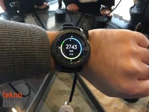 Samsung Gear S3, S2 ve Fit2 için iPhone uygulamasının eli kulağında