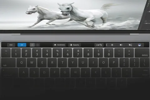 Adobe Photoshop Touch Bar desteği getiren güncellemeyi yayınladı
