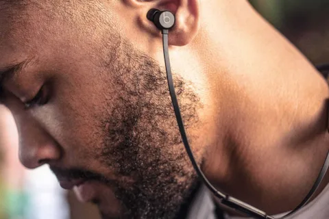 Apple Beats X kulaklıkların piyasaya çıkışı 2017 başlarına kalmış olabilir