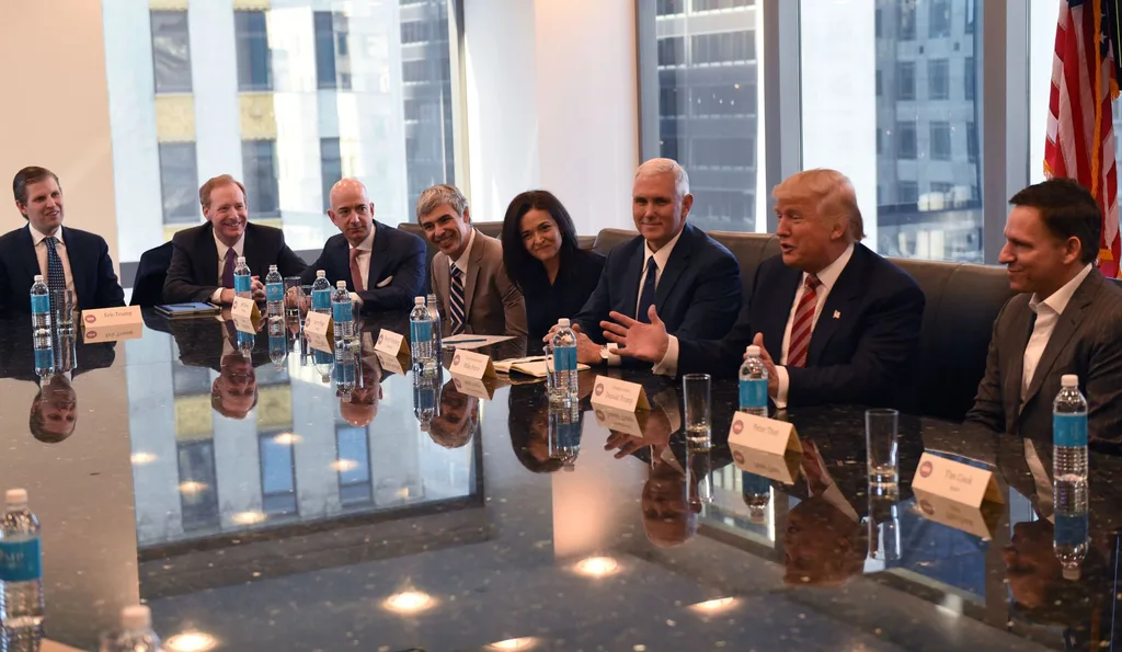 Donald Trump’tan teknoloji liderlerine: Bir şeye ihtiyaç duyarsanız doğrudan beni arayın