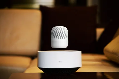 LG PJ9 360 derece tasarımı ve havada yüzebilmesiyle dikkat çekiyor