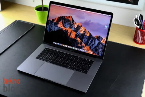 Apple MacBook Pro batarya testi için Consumer Reports ile birlikte çalışıyor