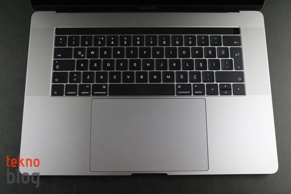 MacBook Pro Touch Bar inceleme