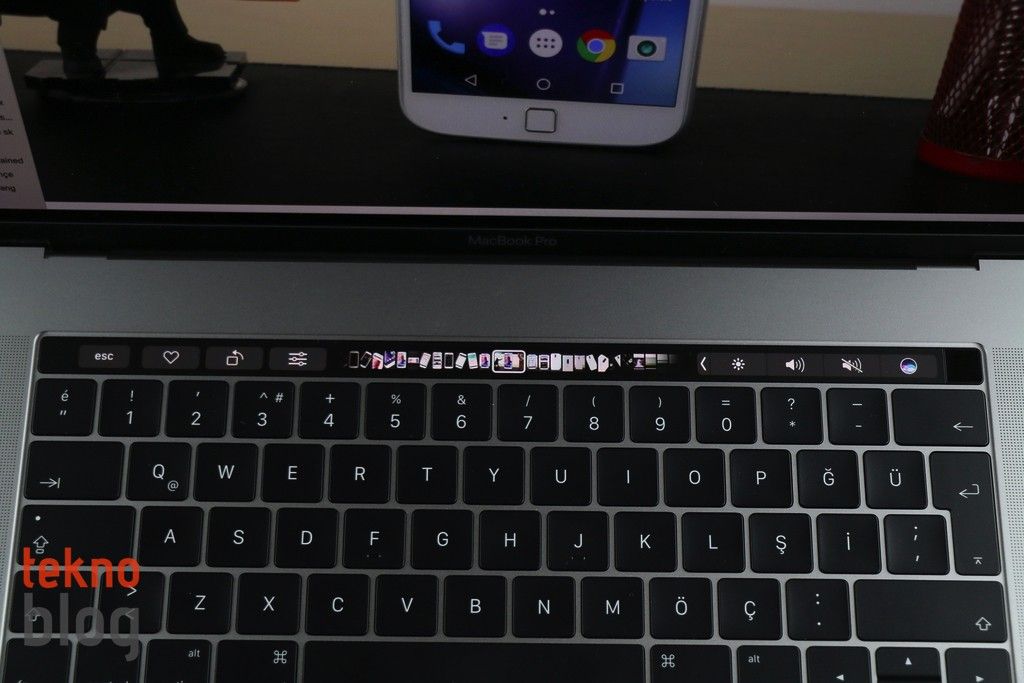 MacBook Pro Touch Bar inceleme