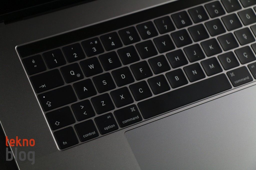 MacBook Pro Touch Bar inceleme