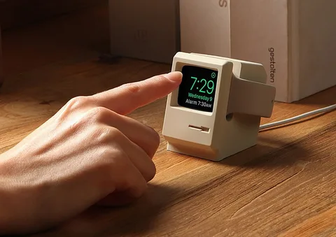 Elago W3 şarj standı Apple Watch’u küçük bir Macintosh’a dönüştürüyor