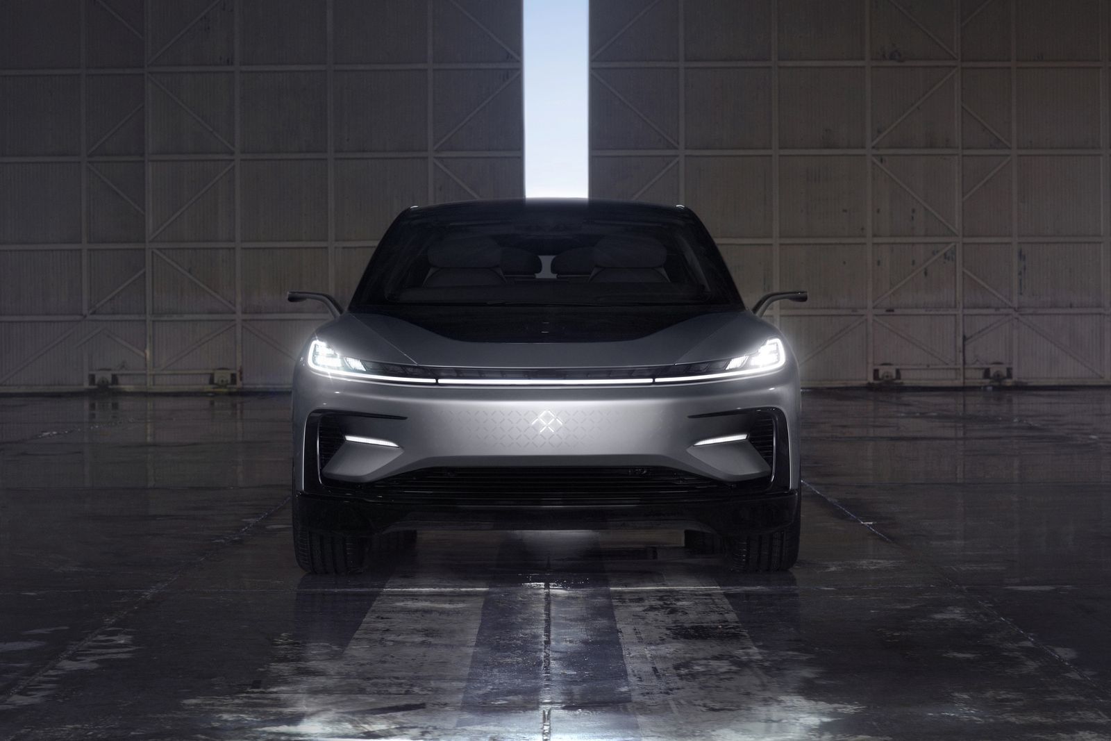 Faraday Future’ın ilk otomobili FF91’in örtüsü kaldırıldı