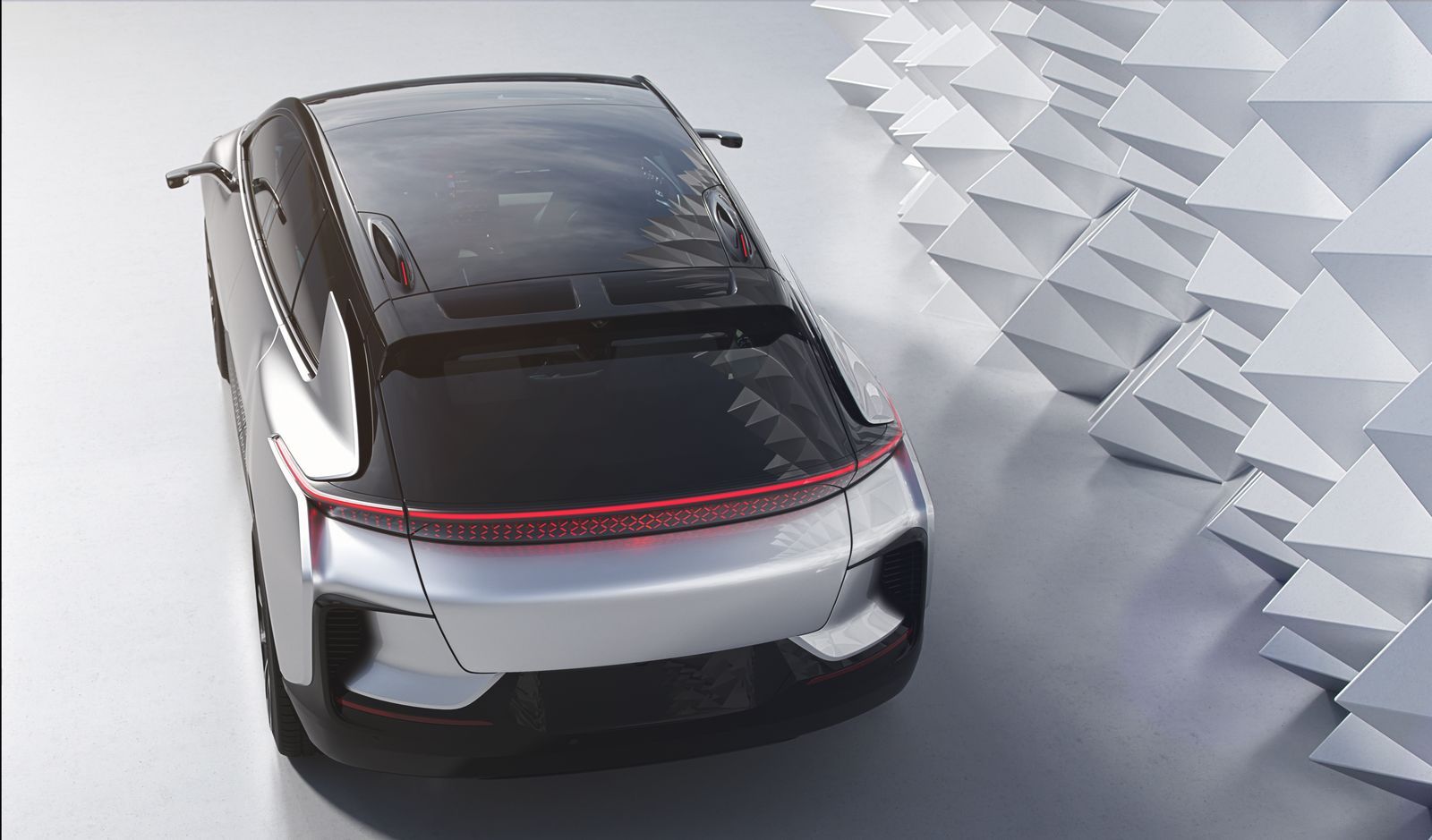 Faraday Future’ın ilk otomobili FF91’in örtüsü kaldırıldı
