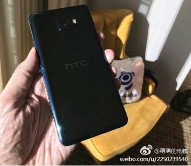HTC Ocean olarak anılan telefonda LG ve Samsung izleri mevcut