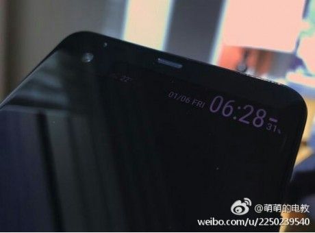 HTC Ocean olarak anılan telefonda LG ve Samsung izleri mevcut