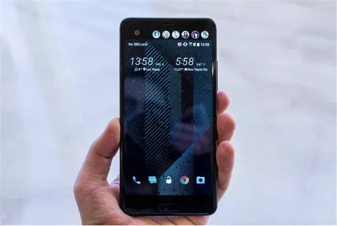 HTC U Ultra tanıtıldı: Snapdragon 821 işlemci, 160 x 1040 piksel çözünürlüklü ikinci ekran