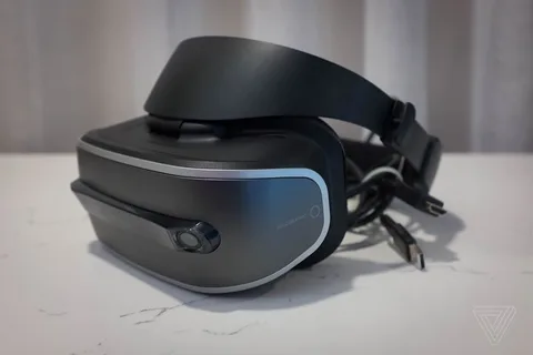 Lenovo ilk Windows Holographic sanal gerçeklik başlığı prototipini gözler önüne çıkardı