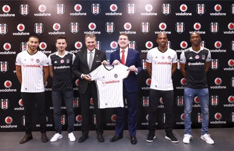 Beşiktaş Vodafone’u iki yıl daha formasında taşıyacak