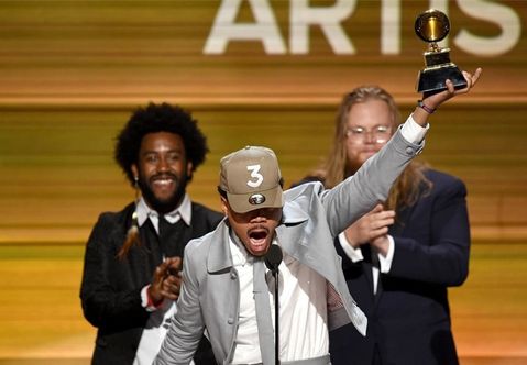 Chance The Rapper sadece çevrim içi müzik servislerinde yayınladığı albümüyle Grammy kazandı