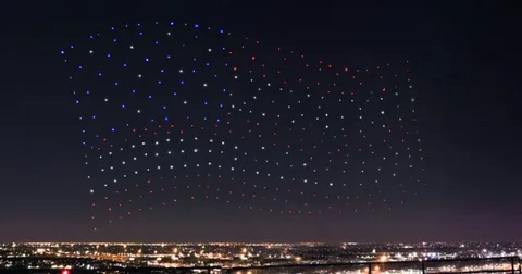 Intel Lady Gaga’nın Super Bowl şovunu 300 drone ile aydınlattı