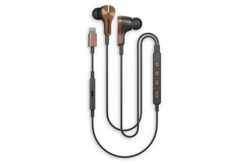 Pioneer’ın Lightning portlu kulaklığı müzik dinlerken şarj imkanı sunuyor