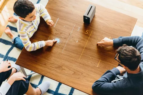 Sony Xperia Touch projektör her yüzeyi bir dokunmatik ekrana dönüştürüyor