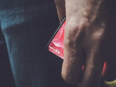 Google’dan Eric Schmidt Essential telefonunun Android ile çalışacağını doğruladı