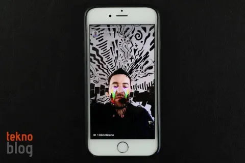 Facebook Hikâyeler özelliğini masaüstüne getiriyor