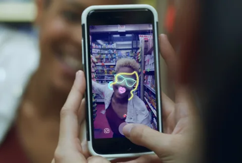 Facebook Snapchat özelliklerini ana uygulamasında da sunuyor