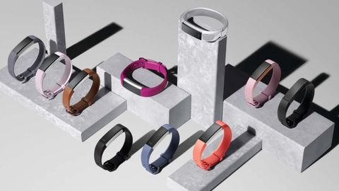 Fitbit Alta HR kalp atış hızı ölçme özelliğini şık bir tasarımla sunuyor