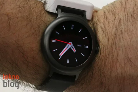 LG Watch Timepiece ile dijital ve analog saati birleştiriyor