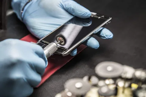 Lüks telefonların üreticisi Vertu Hakan Uzan tarafından satın alındı