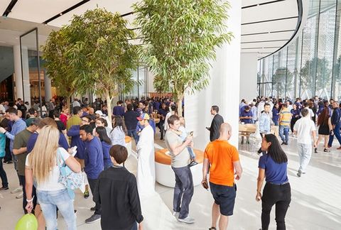 Apple Dubai mağazasının açılışından fotoğraflar ve video – Galeri & Video