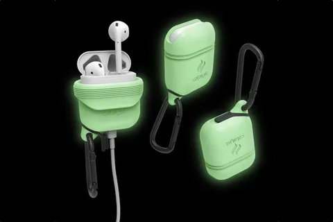 Catalyst Case AirPods kılıfları karanlıkta ışıldıyor
