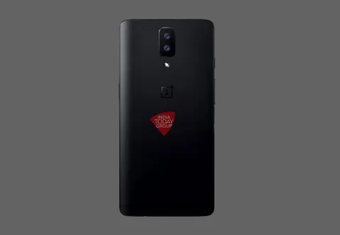 OnePlus 5 çift arka kameraya sahip olacak