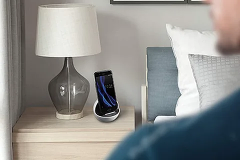 Sharp Aquos R kullanıcının yüzünü takip eden yerleştirme istasyonuyla geliyor