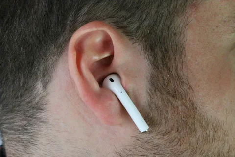 Adamın biri AirPods’unun tekini yanlışlıkla yuttu