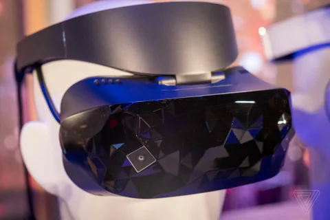 Microsoft Asus ve Dell tarafından üretilen Windows 10 VR başlıklarını görücüye çıkardı