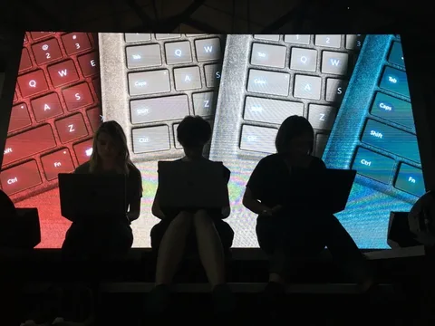 Microsoft yeni Surface Pro Type Cover seçeneklerinin ipucunu verdi
