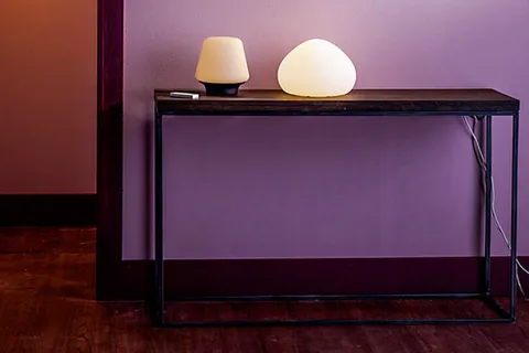 Philips Hue lambalarına iki yeni masa lamba çeşidi ekliyor