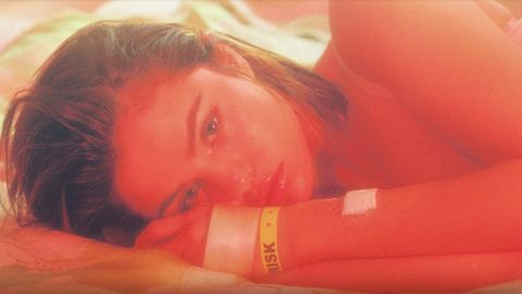 Selena Gomez’in yeni klibi sadece Spotify’ın mobil uygulaması üzerinden izlenebiliyor