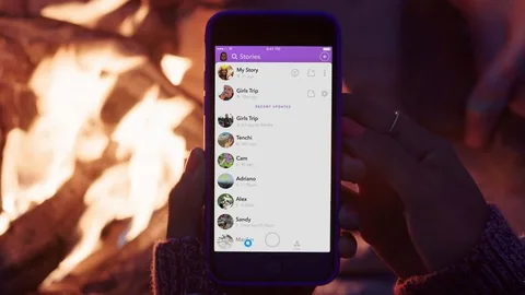 Snapchat kullanıcılarına arkadaşlarıyla birlikte özel hikaye oluşturma imkanı sunuyor