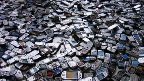 Greenpeace ve iFixit elektronik atıklardan akıllı telefon üreticilerini sorumlu tutuyor