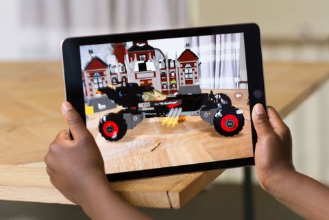 iOS 11 ARKit ile yapılan çeşitli artırılmış gerçeklik örnekleri