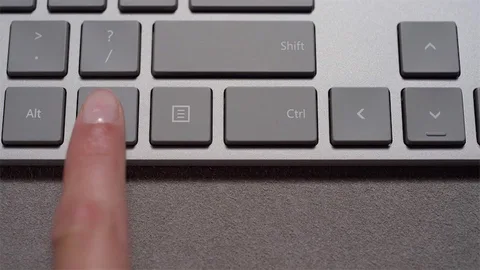 Microsoft Modern Keyboard gizlenmiş bir parmak izi sensörü taşıyor