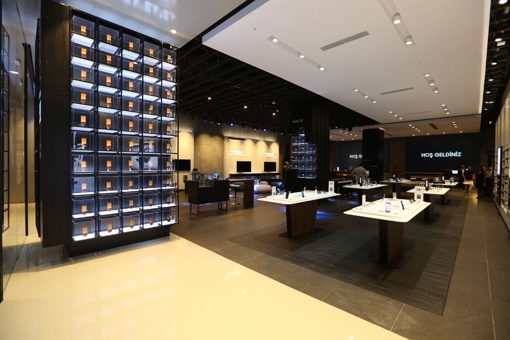 Samsung Deneyim Mağazası ile yeni bir model ilk kez Türkiye’de uygulanıyor