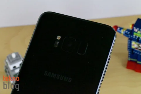 Samsung Galaxy S9 taslağı parmak izi tarayıcısının yeni konumunu doğruluyor