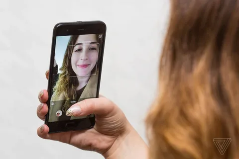 Xiaomi Mi 6’nın ön kamerası yaş ve cinsiyet tahmini yapıyor
