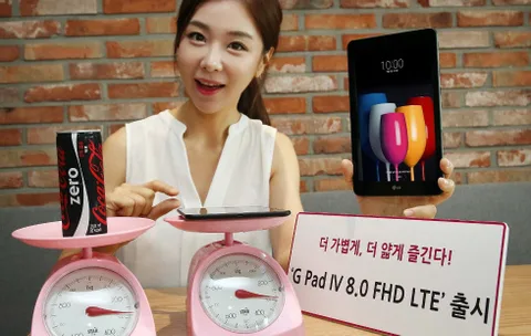 LG G Pad IV 8.0 FHD bir kutu Coca Cola ile aynı ağırlıkta