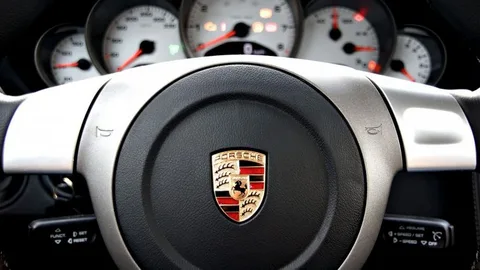 Porsche uçan otomobil üretme fikrine sıcak bakıyor