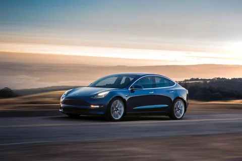 İlk Tesla Model 3’ler sahiplerine ulaşmaya başladı