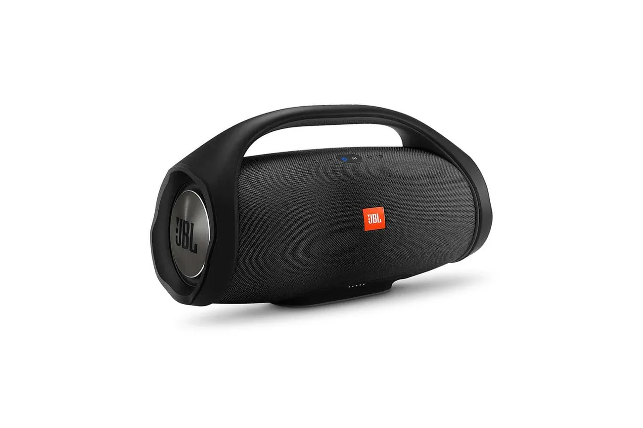 JBL Boombox suya dayanıklı kasasıyla 24 saat pil ömrü vadediyor