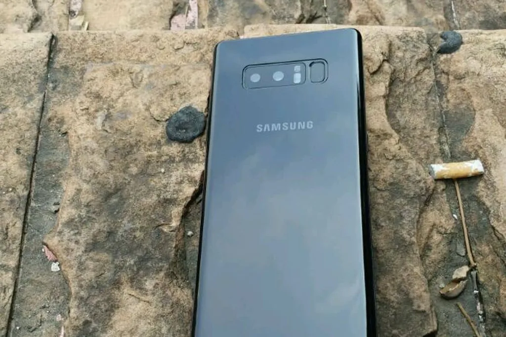 Samsung Galaxy Note 8 maketine ait olduğu söylenen fotoğraflar internete sızdı