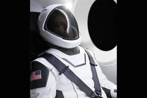Elon Musk SpaceX uzay elbisesinin ilk fotoğrafını paylaştı