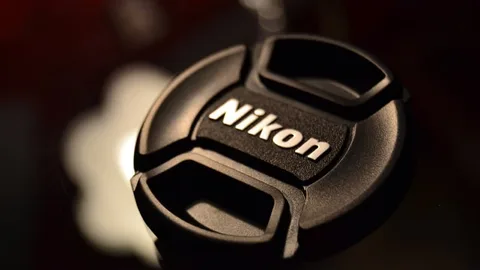 Nikon full-frame aynasız kamera sistemi geliştirdiğini doğruladı